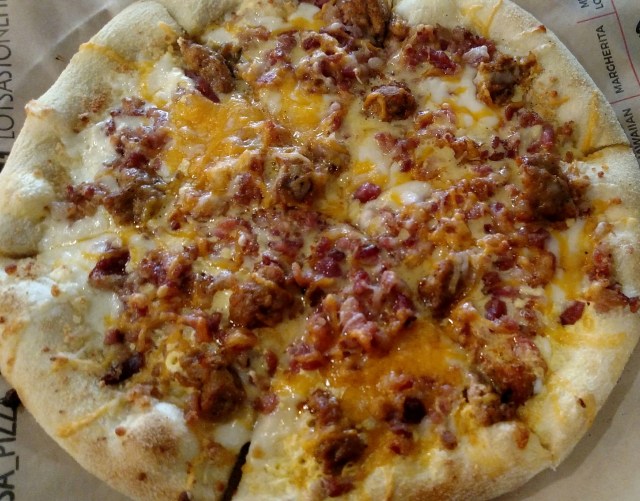 lotsabreakfastpizza2