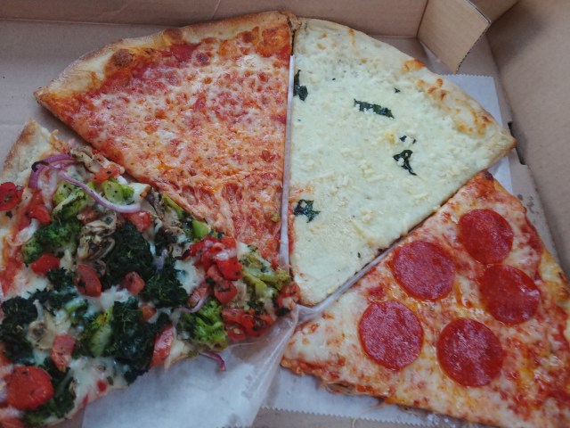 SammysFourPizzaSlices2