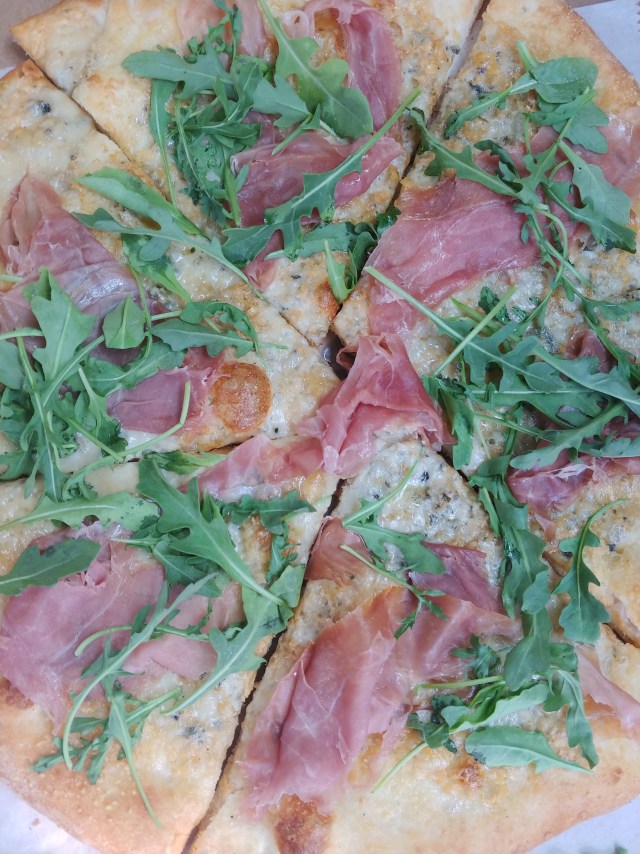 GiolittisSpecialPizzaPie1