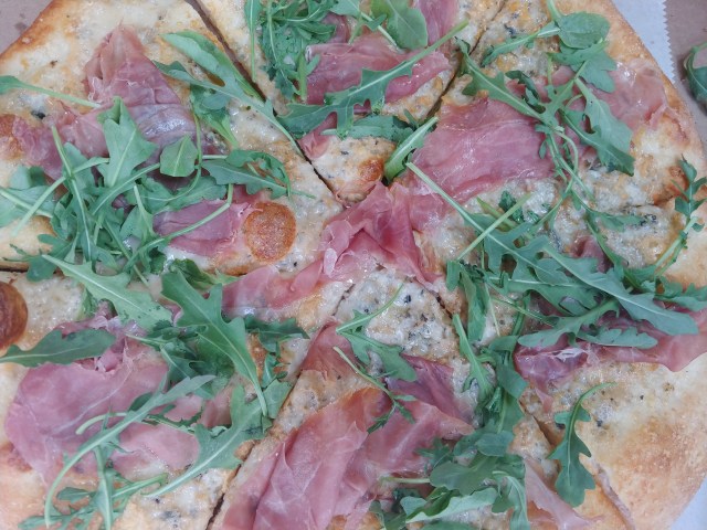 GiolittisSpecialPizzaPie2